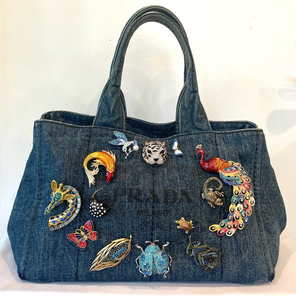 Prada Denim Canapa pre-owned tote embellished w/13 exotic animal brooches, L - Picture 4 of 16